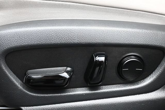 Used 2019 Lexus UX 200 w/ Premium Package FWD image 11