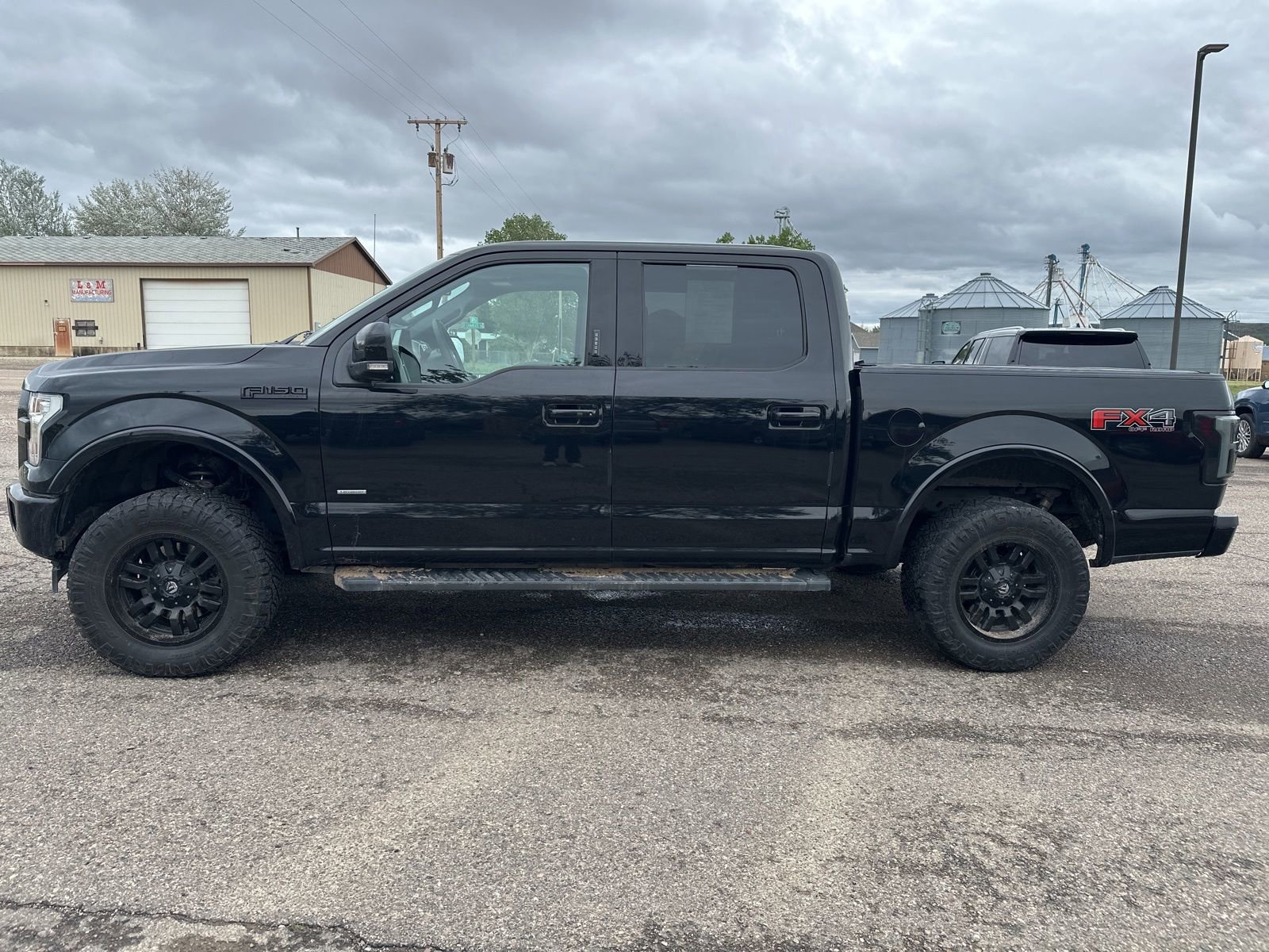 Used 2017 Ford F150 Lariat w/ Equipment Group 502A Luxury AWD/4WD image 4