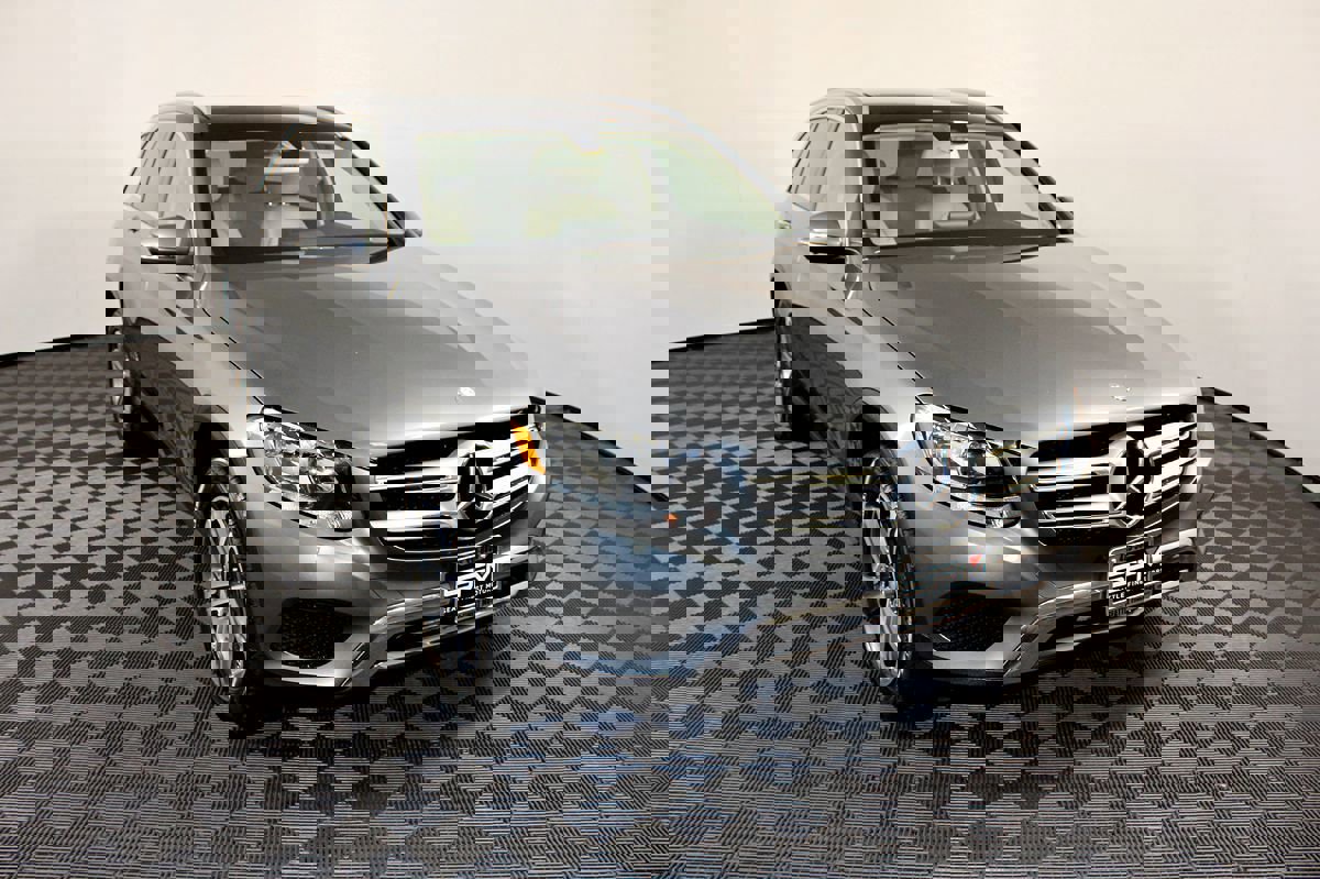 Used 2017 Mercedes-Benz GLC 300 4MATIC image 4