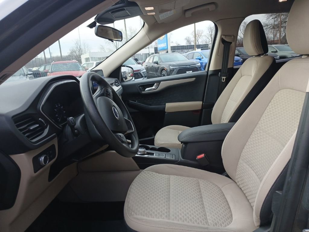 Used 2020 Ford Escape SE image 16