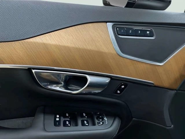 Used 2025 Volvo XC90 T8 Plus w/ Protection Package Premier AWD/4WD image 32