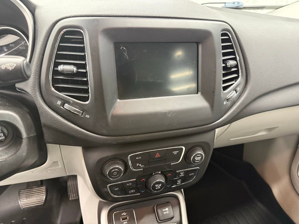 Used 2018 Jeep Compass Latitude w/ Popular Equipment Group FWD image 17
