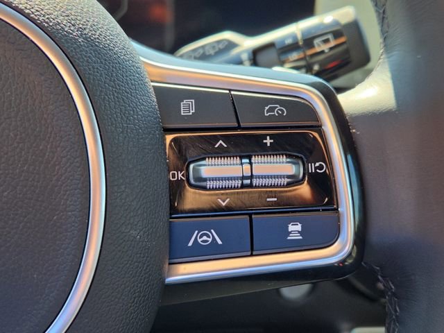 Used 2025 Kia Carnival SX w/ SX Dark Edition Package FWD image 28