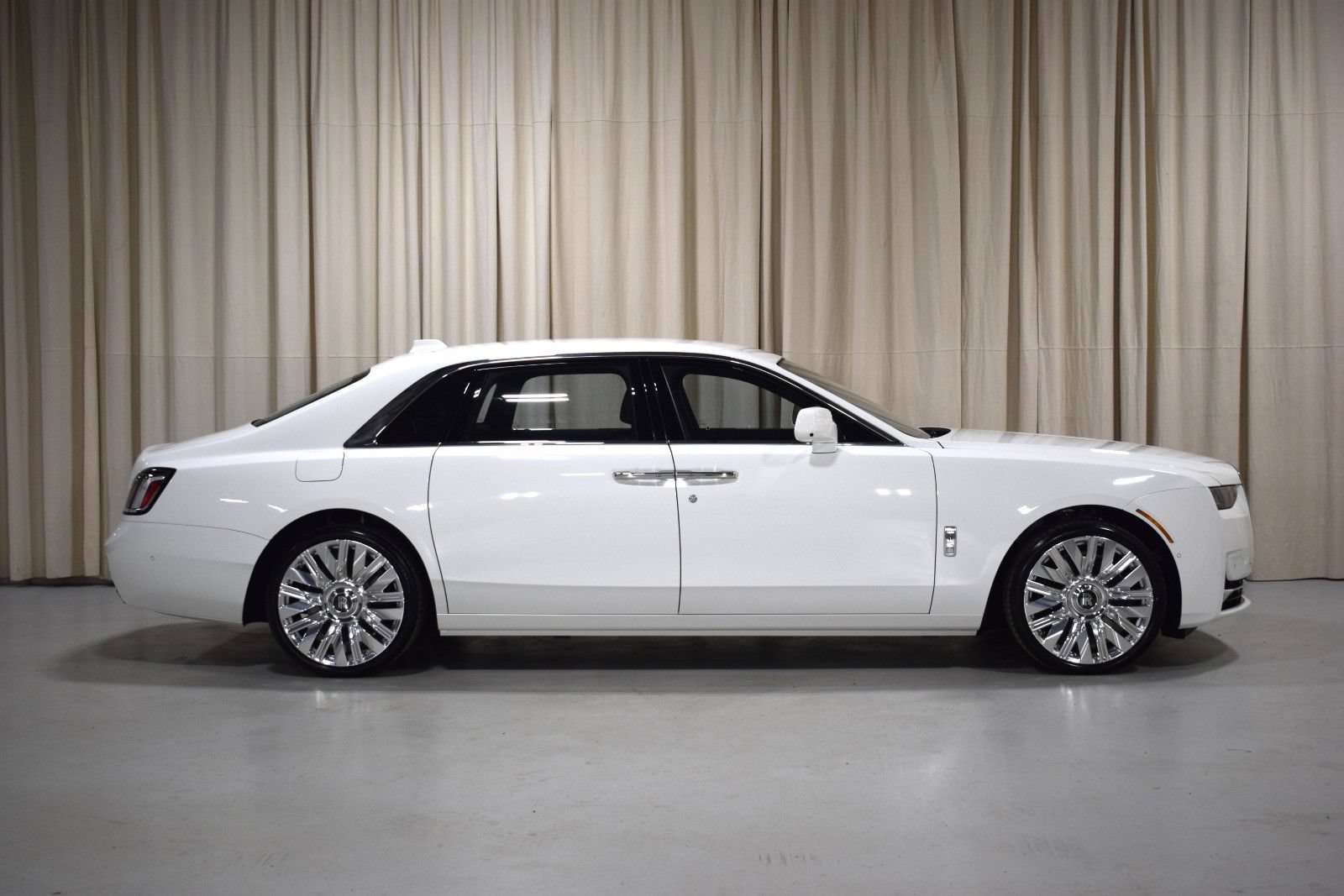 New 2026 Rolls-Royce Ghost Extended Wheelbase AWD/4WD image 13
