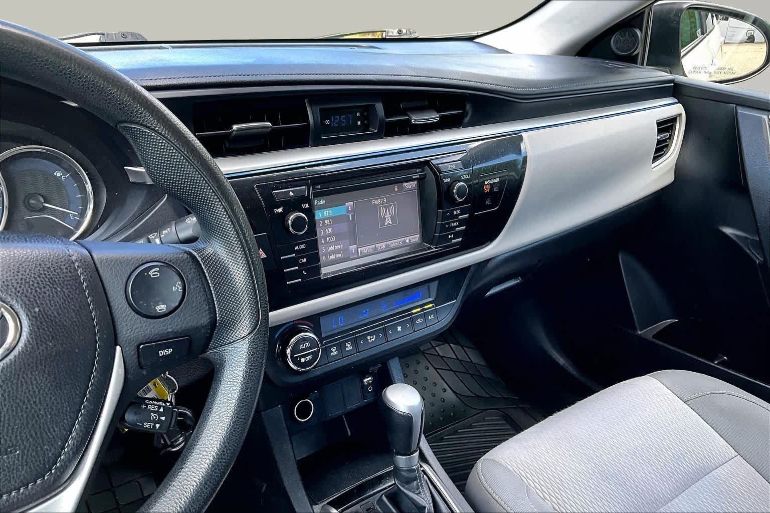 Used 2015 Toyota Corolla LE FWD image 7