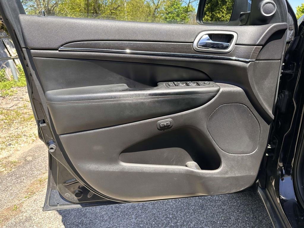 Used 2018 Jeep Grand Cherokee Limited AWD/4WD image 8