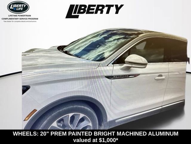 Used 2022 Lincoln Nautilus Reserve AWD/4WD image 2