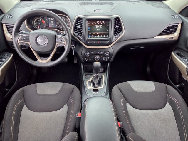Used 2018 Jeep Cherokee Latitude FWD image 19