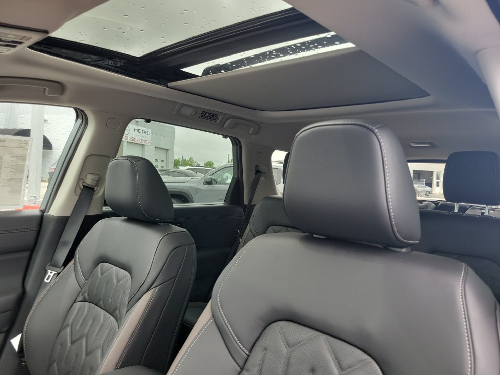 New 2026 Nissan Pathfinder Platinum AWD/4WD image 24