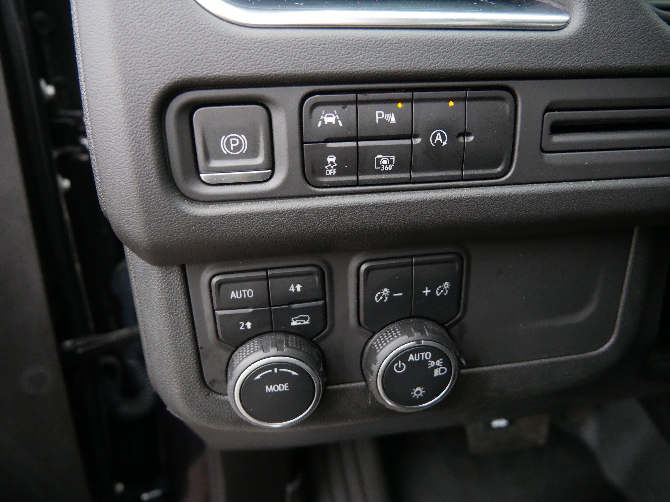 Used 2023 Chevrolet Suburban RST image 25