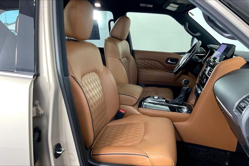 Used 2024 INFINITI QX80 Sensory AWD/4WD image 10