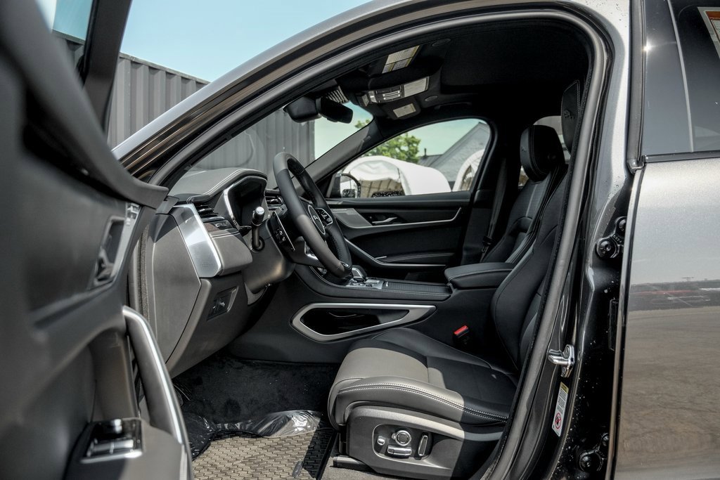 New 2026 Jaguar F-PACE R-Dynamic S image 10