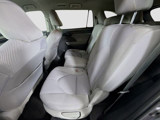 Used 2023 Toyota Highlander LE FWD image 22