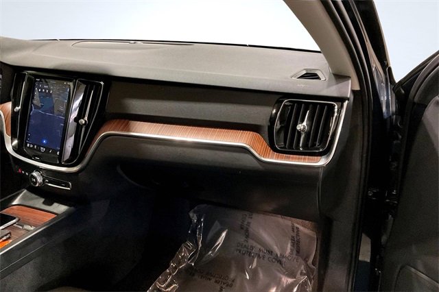 Certified 2025 Volvo V60 B5 Cross Country Plus image 18