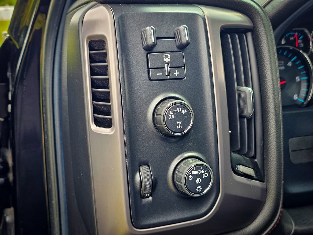 Used 2018 GMC Sierra 1500 SLT AWD/4WD image 16