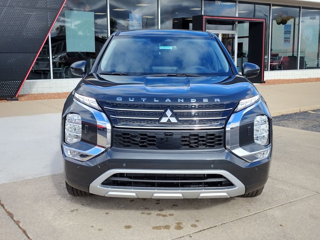 New 2025 Mitsubishi Outlander SE image 12