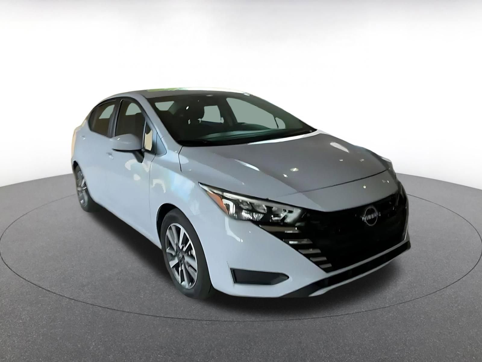 Used 2025 Nissan Versa SV image 3