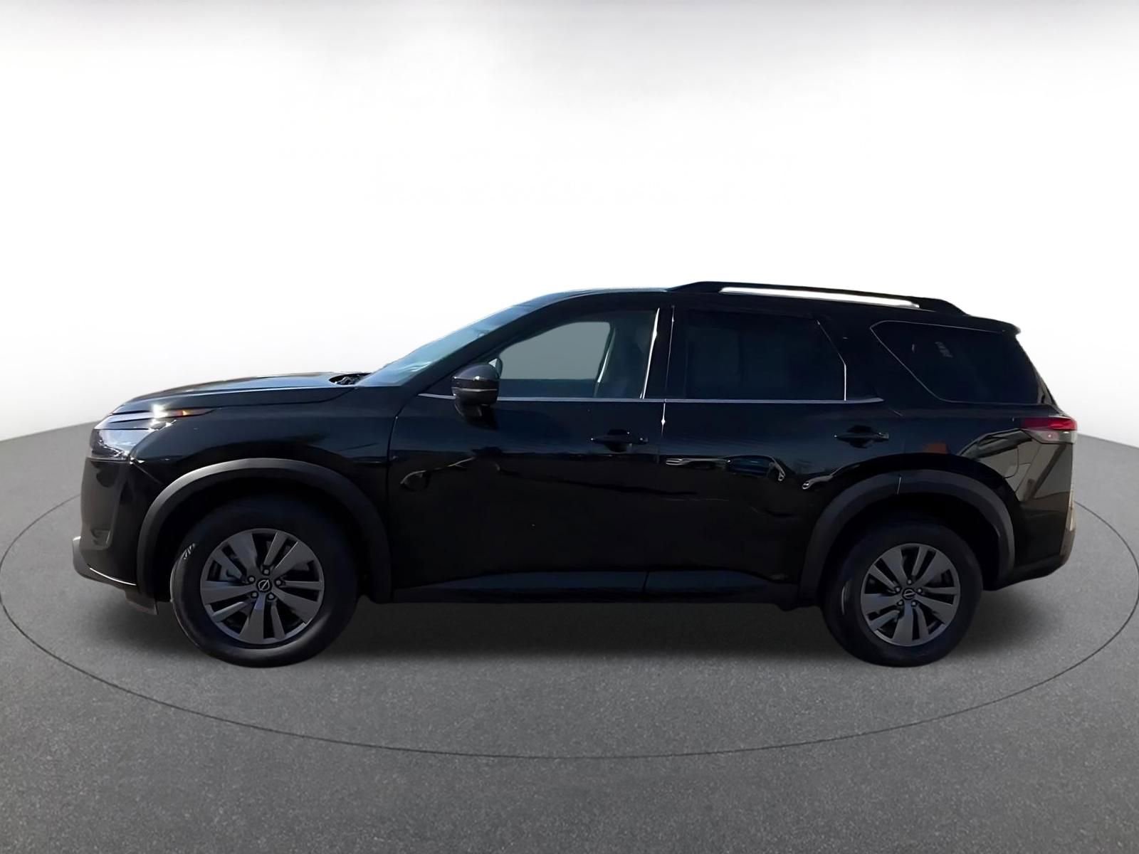 Used 2025 Nissan Pathfinder SV FWD image 9