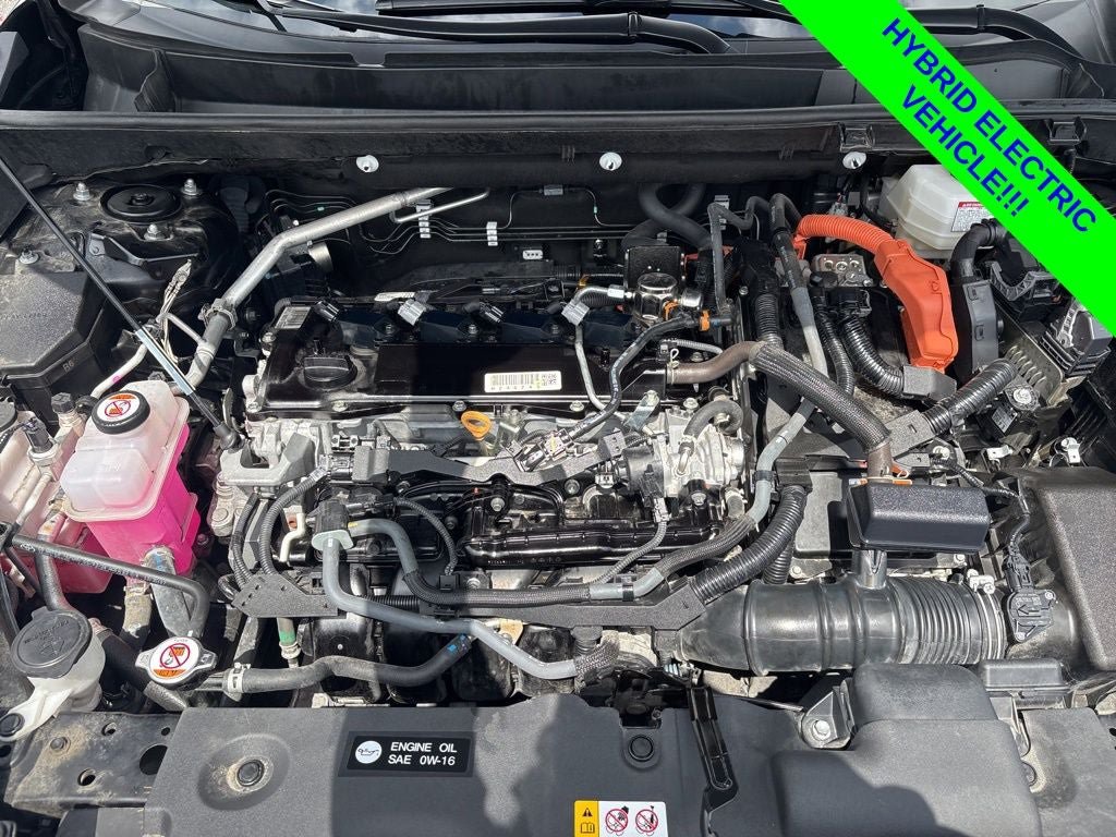 Used 2024 Toyota RAV4 LE AWD/4WD image 2
