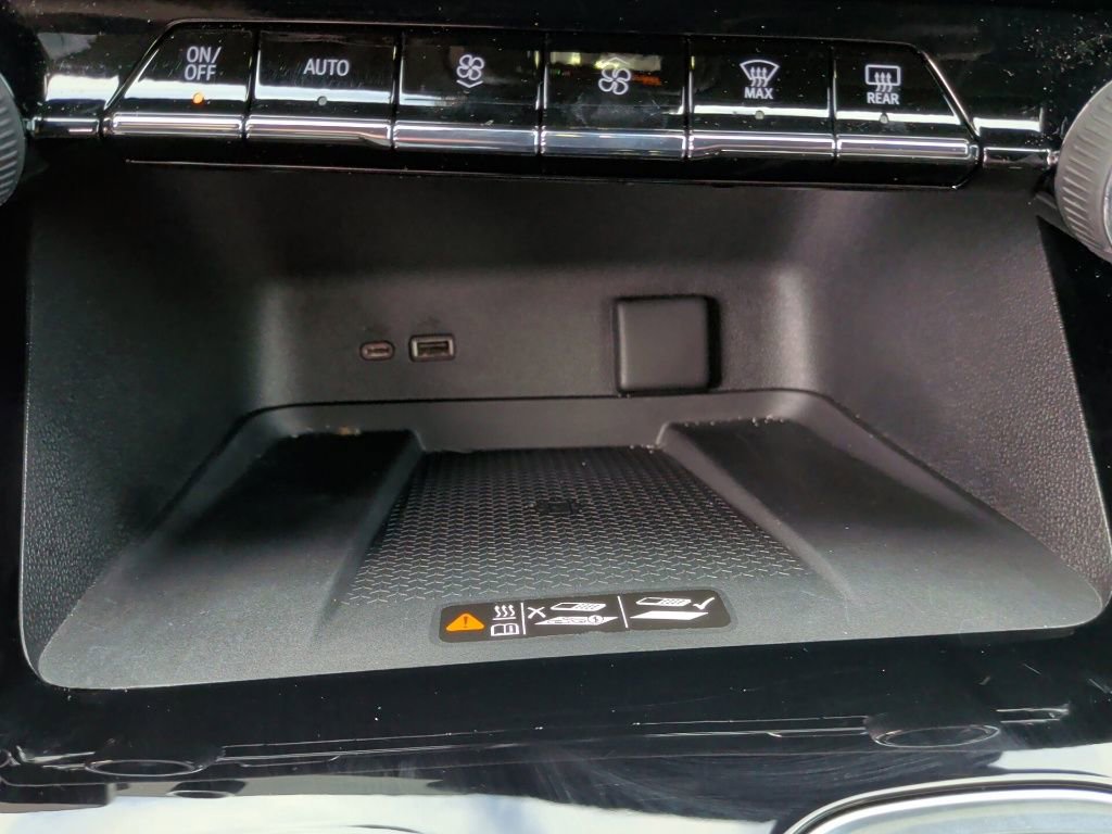 Used 2025 Chevrolet Traverse LT w/ Driver Confidence Package image 29