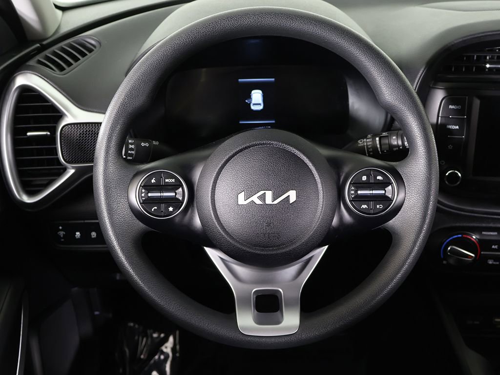 Used 2025 Kia Soul LX w/ LX Technology Package FWD image 36