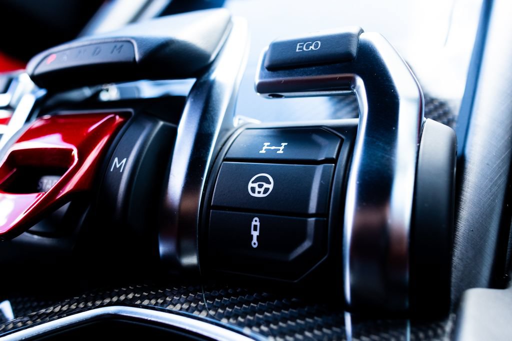 Used 2022 Lamborghini Urus AWD/4WD image 39