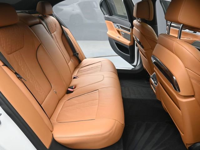 Used 2020 BMW 740i w/ M Sport Package image 25
