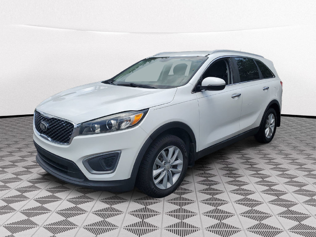 Used 2017 Kia Sorento FWD image 2