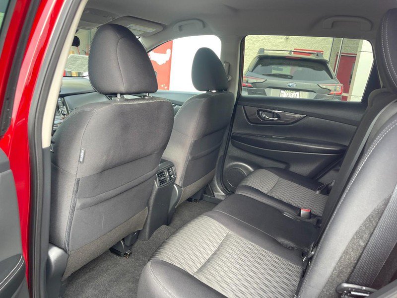 Used 2019 Nissan Rogue SV w/ Premium Package FWD image 15