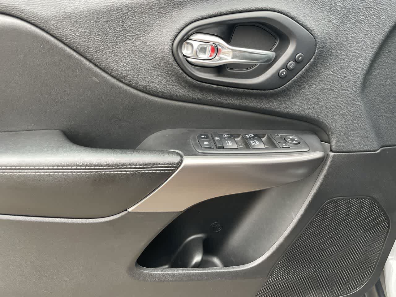 Used 2019 Jeep Cherokee Limited AWD/4WD image 33