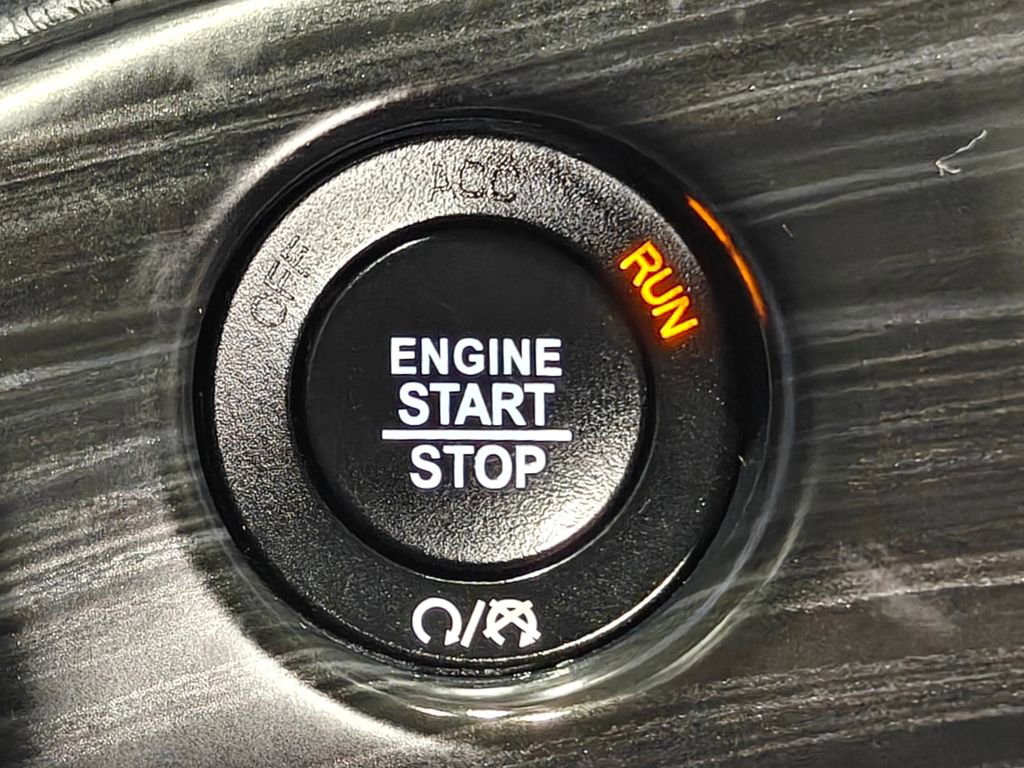 Used 2021 Jeep Grand Cherokee Laredo AWD/4WD image 9
