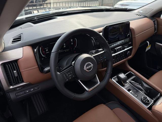 New 2025 Nissan Pathfinder Platinum image 18