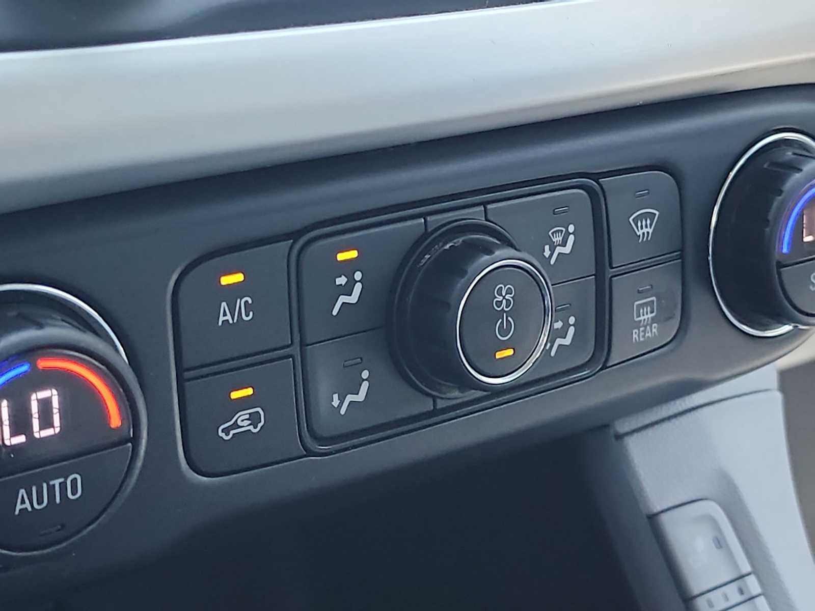 Used 2018 GMC Acadia SLT w/ LPO, Black Accent Package FWD image 15