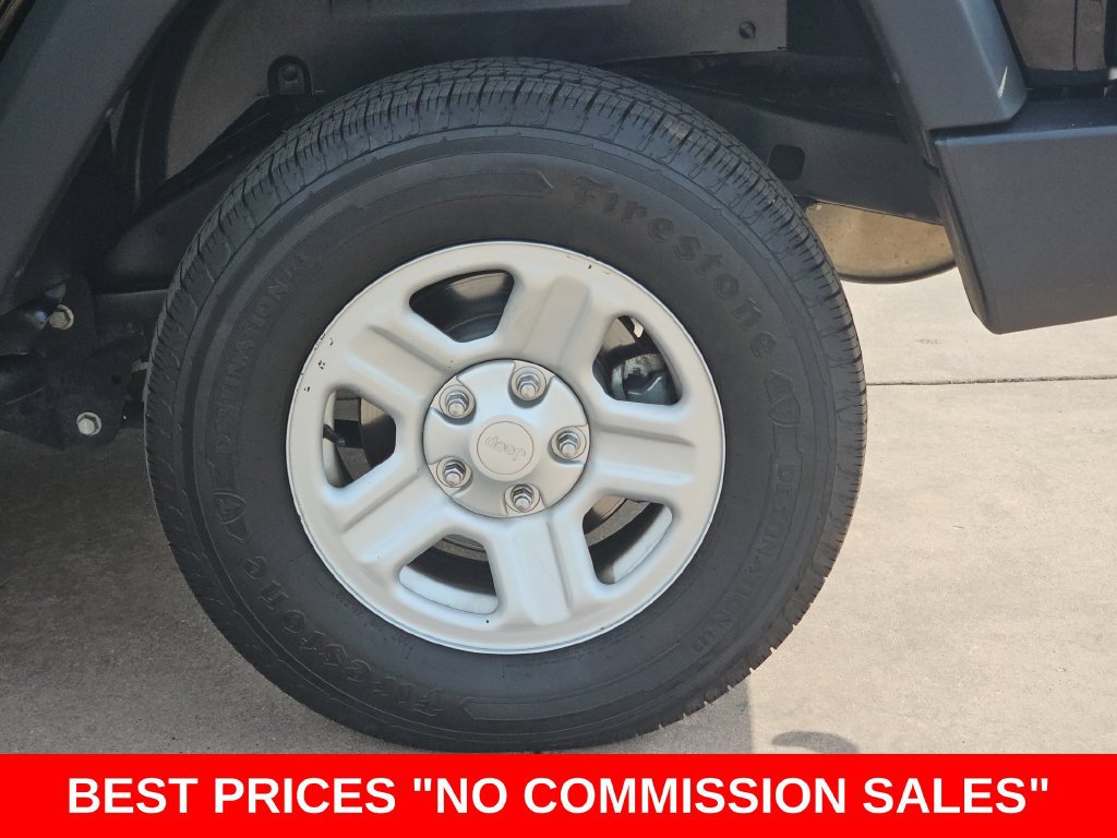 Used 2016 Jeep Wrangler Unlimited Sport w/ Connectivity Group AWD/4WD image 36