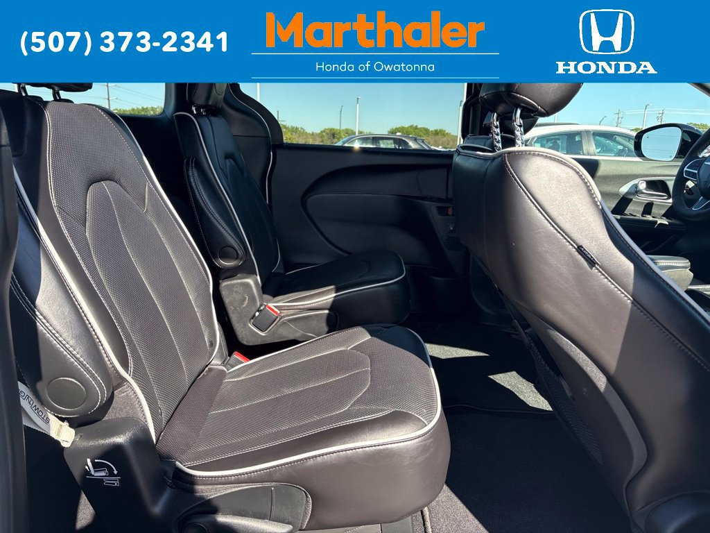 Used 2026 Chrysler Pacifica Limited FWD image 17