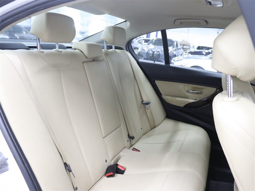 Used 2018 BMW 320i xDrive Sedan AWD/4WD image 13