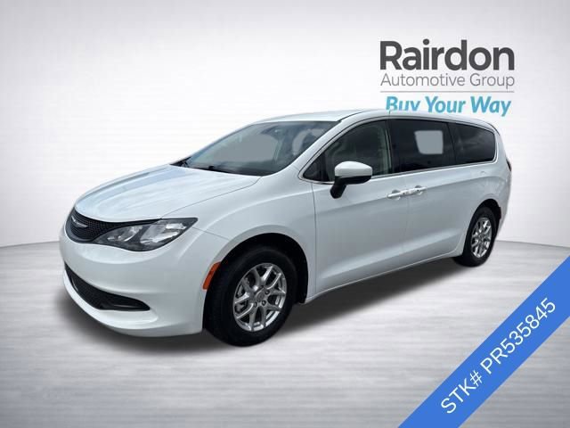 Used 2023 Chrysler Voyager LX FWD image 3