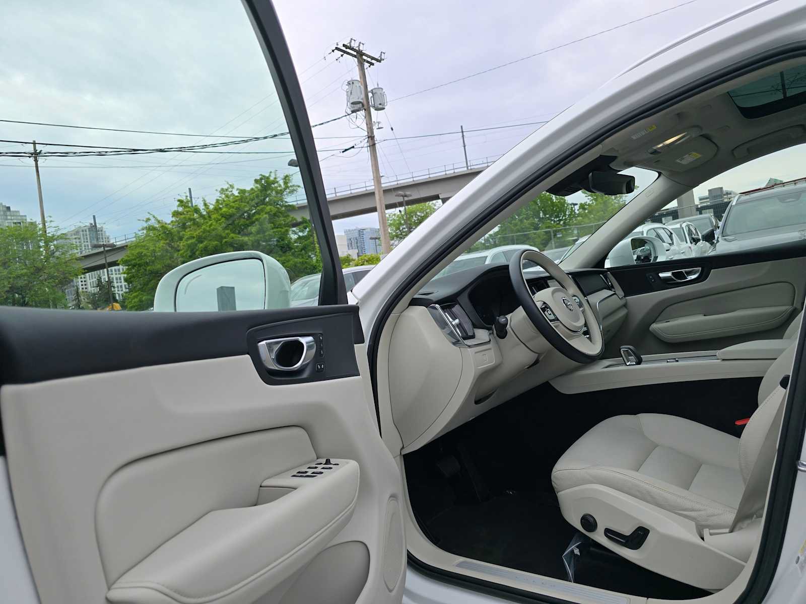 Used 2023 Volvo XC60 B5 Plus w/ Climate Package AWD/4WD image 20