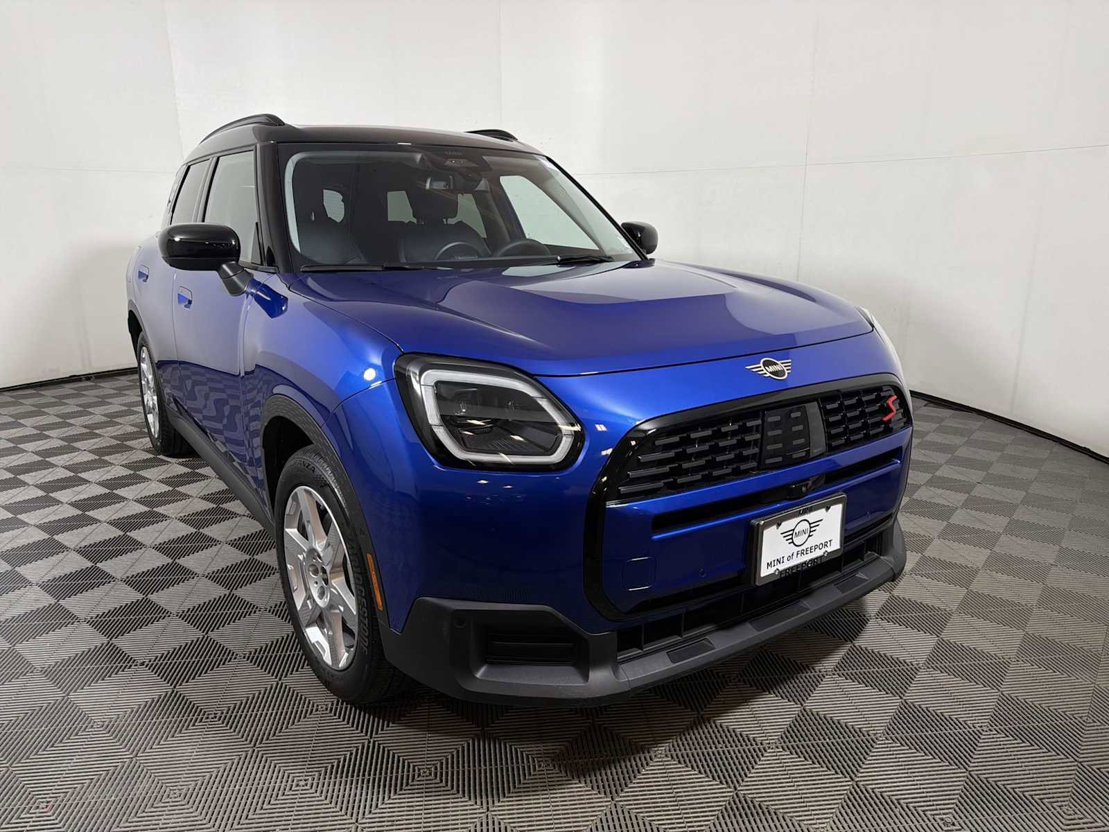 Certified 2025 MINI Cooper Countryman S image 2