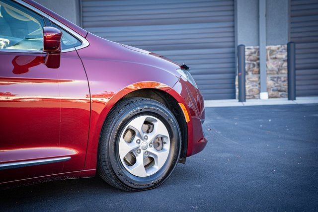 Used 2017 Chrysler Pacifica Touring-L Plus image 5