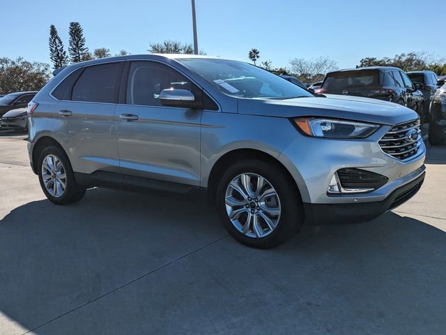 Used 2023 Ford Edge Titanium image 2