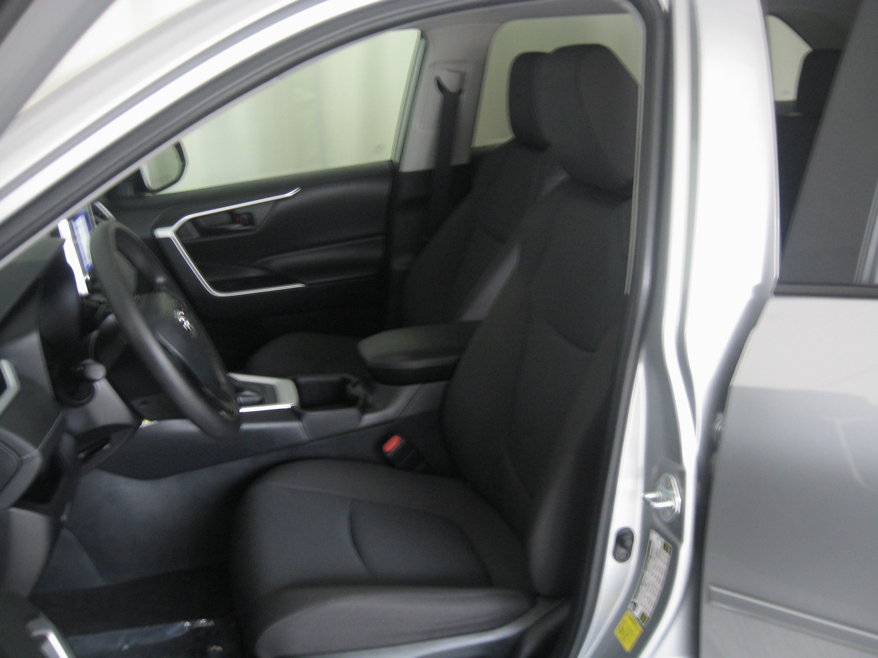 Used 2024 Toyota RAV4 LE image 7