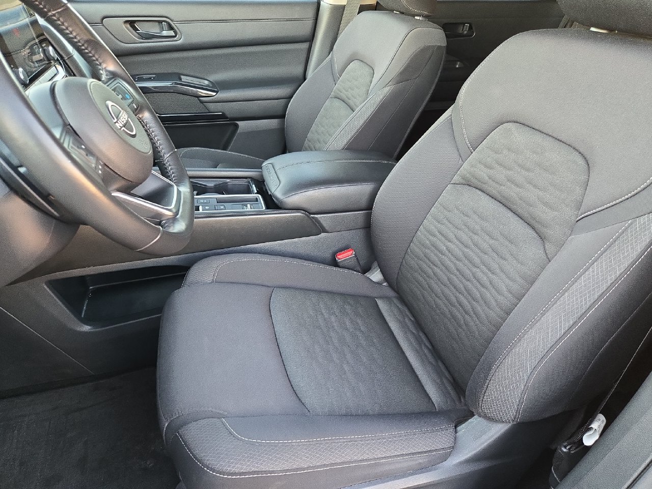 Certified 2025 Nissan Pathfinder SV FWD image 15