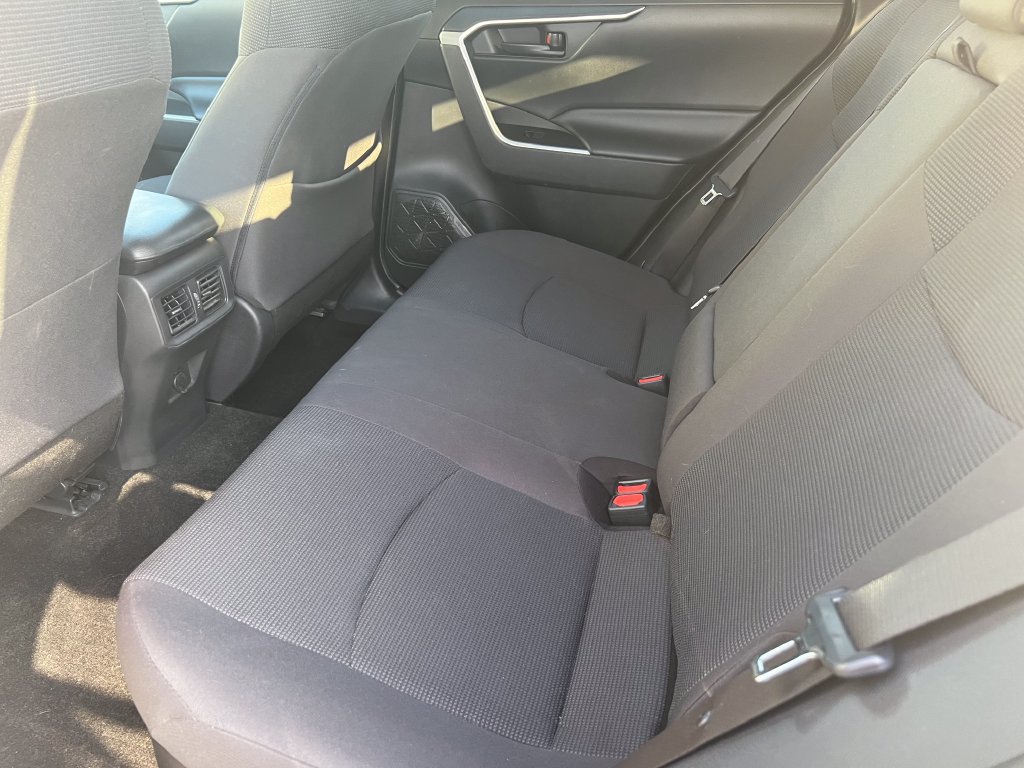 Used 2019 Toyota RAV4 LE AWD/4WD image 12