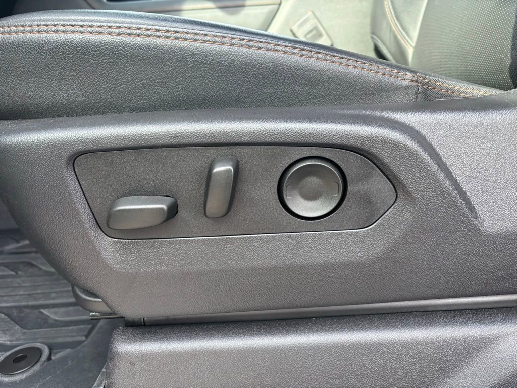 Used 2025 GMC Sierra 2500 AT4 w/ Technology Package image 17