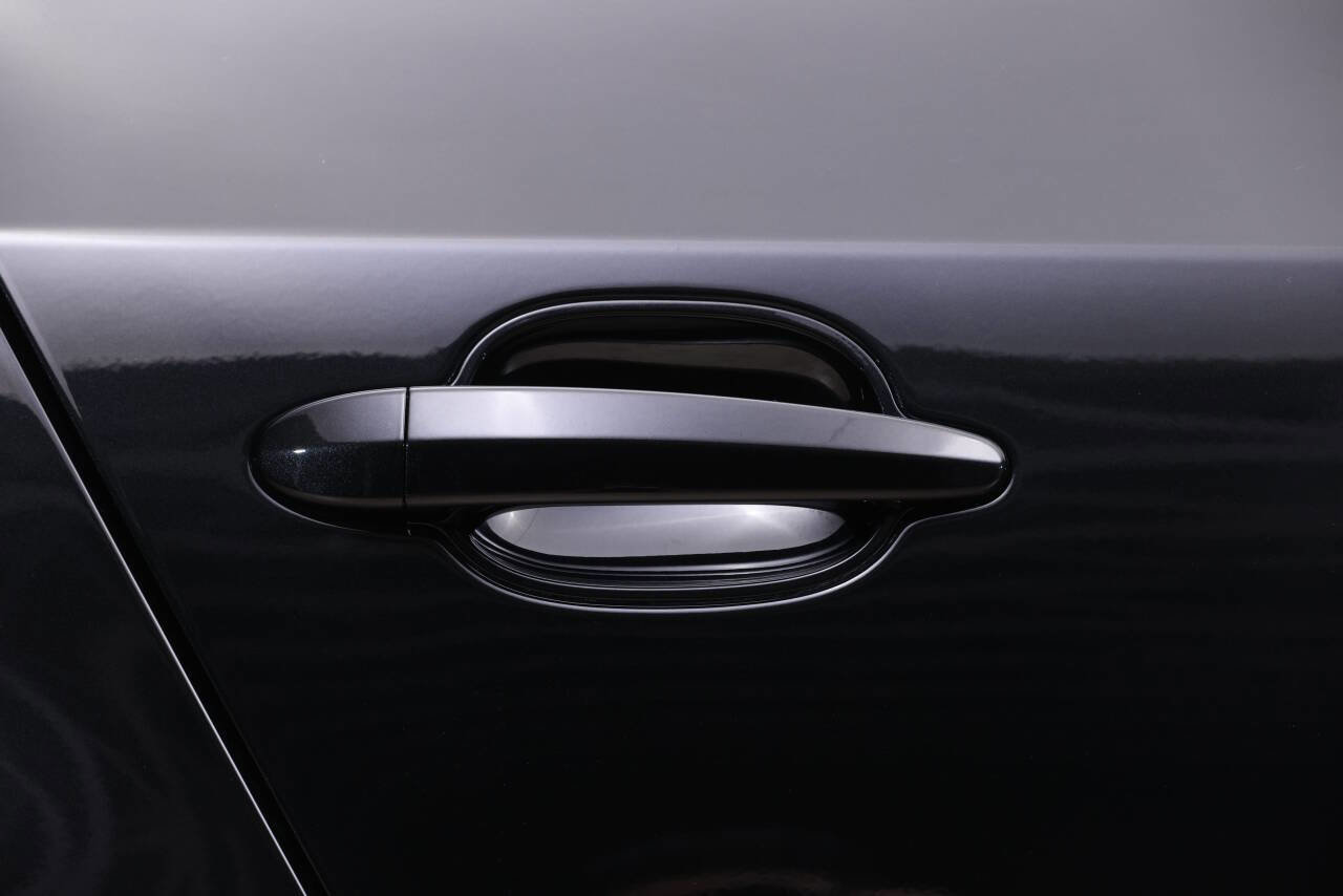 Used 2006 BMW M5 image 39