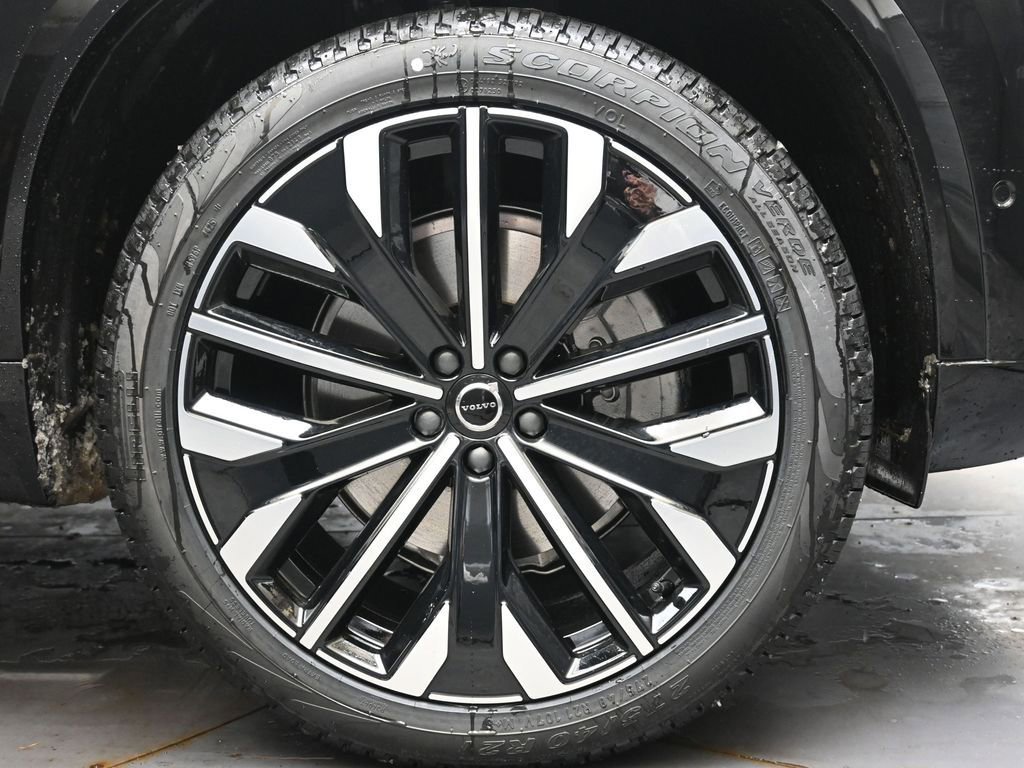 New 2026 Volvo XC90 B6 Plus w/ Protection Package Premier image 10