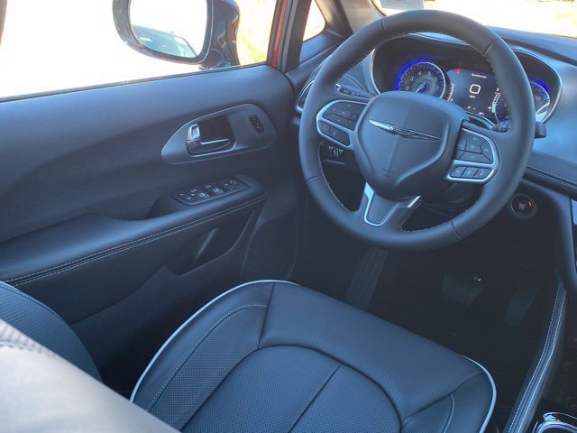 New 2026 Chrysler Pacifica Limited w/ Uconnect Theater Family Group AWD/4WD image 37