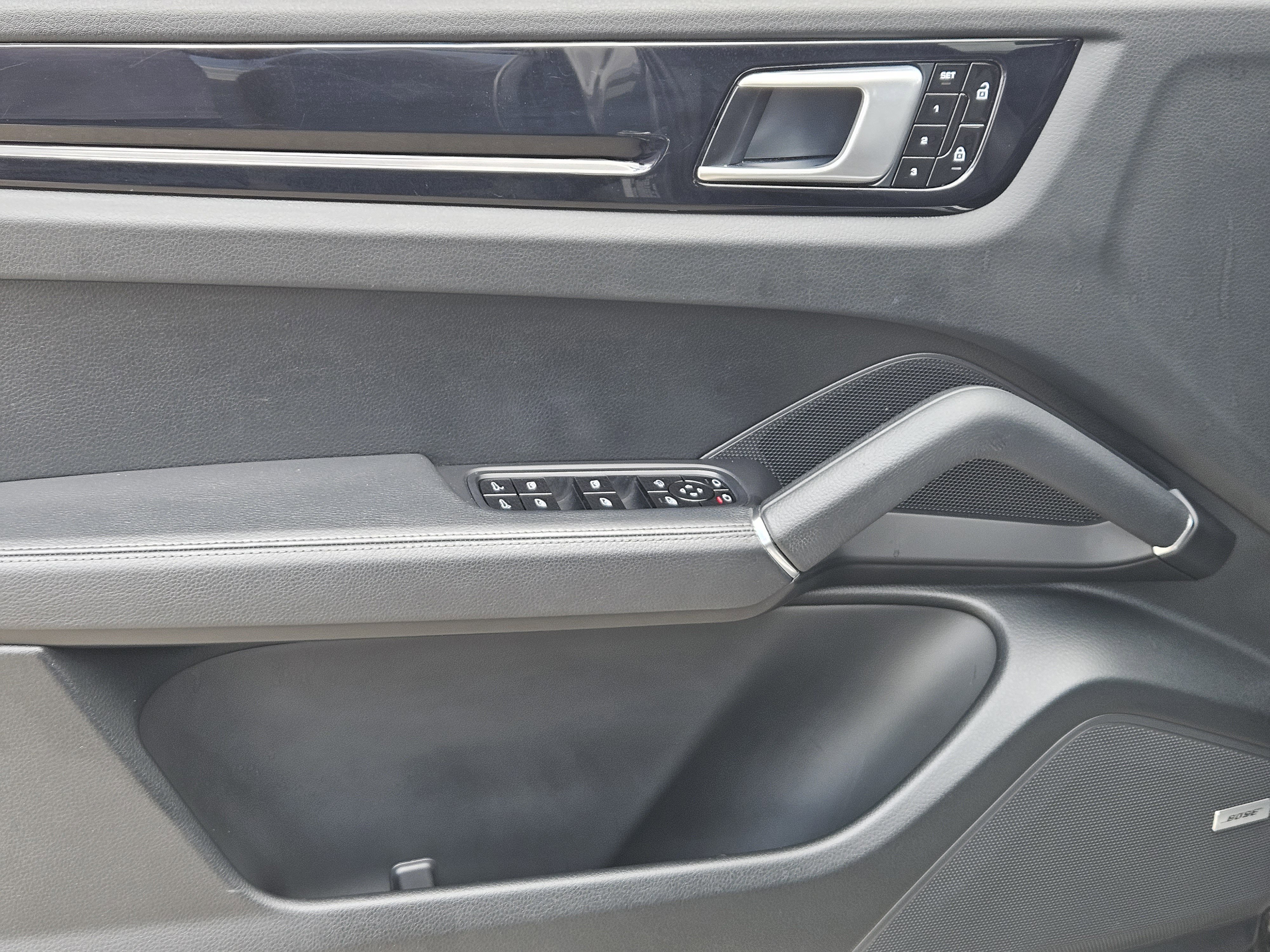 Certified 2020 Porsche Cayenne AWD/4WD image 22