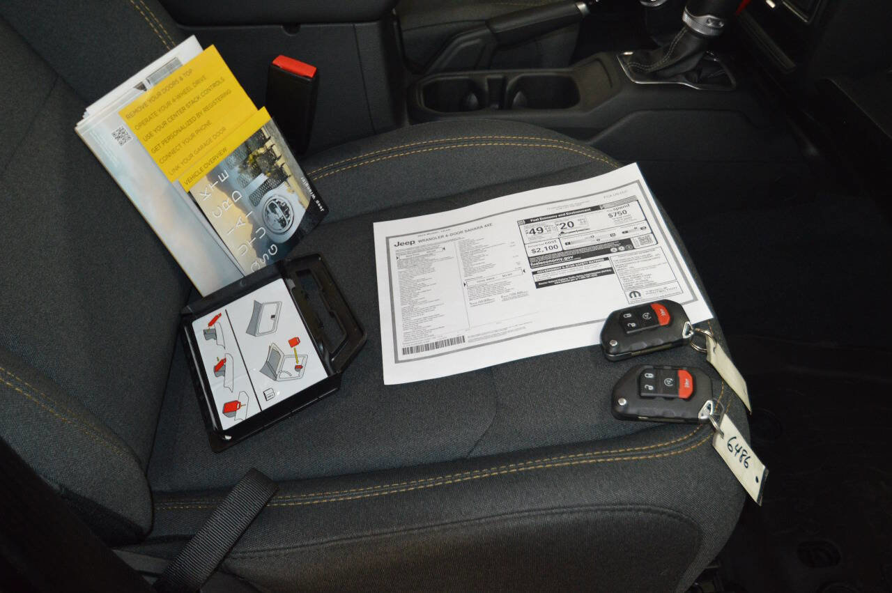 Used 2024 Jeep Wrangler Unlimited Sahara w/ Dual Top Group image 7